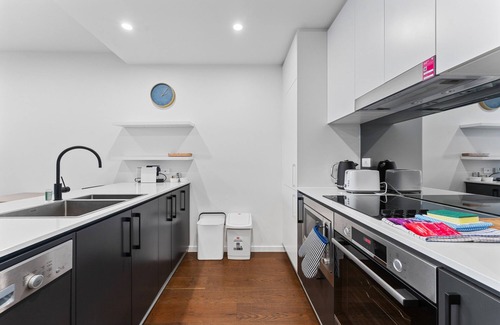 Kingston Apartamento | Perfect Location 1-Bed with Balcony, BBQ & Parking