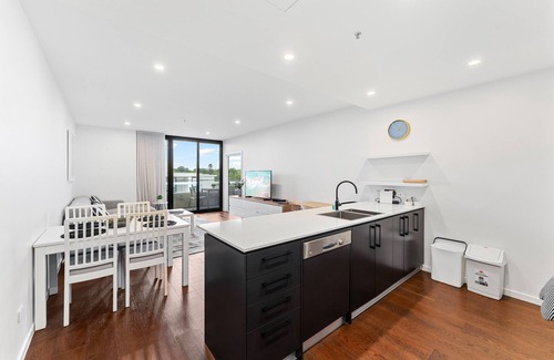Kingston Apartamento | Perfect Location 1-Bed with Balcony, BBQ & Parking