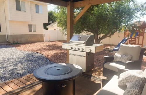 Ogden Casa | Perfect Location+4bd+Fully Fenced Yard+Gazebo+Hot Tub+Views!