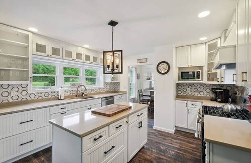 Hector Casa | Perfect location for exploring Seneca Lake!