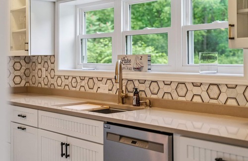 Hector Casa | Perfect location for exploring Seneca Lake!