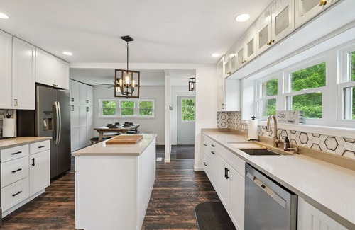 Hector Casa | Perfect location for exploring Seneca Lake!