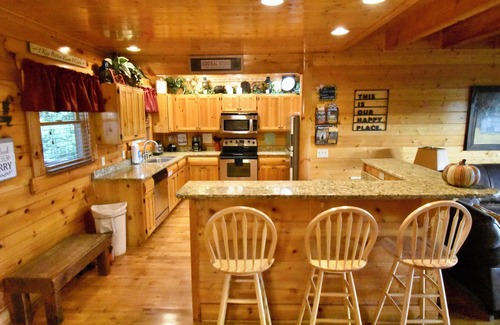 Gatlinburg - Pigeon Forge Cabina | PERFECT LOCATION! GORGEOUS BREATHTAKING VIEWS, SPACIOUS CABIN, FUN AND RELAXING.