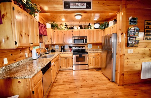 Gatlinburg - Pigeon Forge Cabina | PERFECT LOCATION! GORGEOUS BREATHTAKING VIEWS, SPACIOUS CABIN, FUN AND RELAXING.