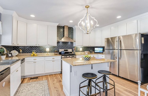 Osage Beach Casa | PERFECT LOCATION+h2oToys+6 BDRMS+5 BTHRMS+3 FMLY RMS+2 KTCHNS+SWIM DOCK+Pets Ok