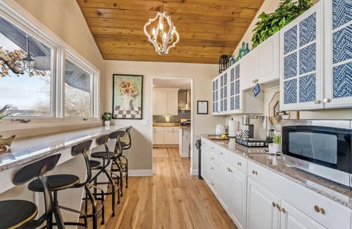 Osage Beach Casa | PERFECT LOCATION+h2oToys+6 BDRMS+5 BTHRMS+3 FMLY RMS+2 KTCHNS+SWIM DOCK+Pets Ok