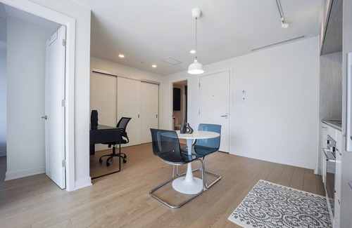 Montreal Condominio | Perfect location - Swimming Pool & Jaccuzi & Sauna access!