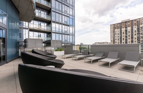 Montreal Condominio | Perfect location - Swimming Pool & Jaccuzi & Sauna access!