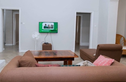 Zomba Casa | Perfect location to give you stunning views and a 5 minute walk to town. .