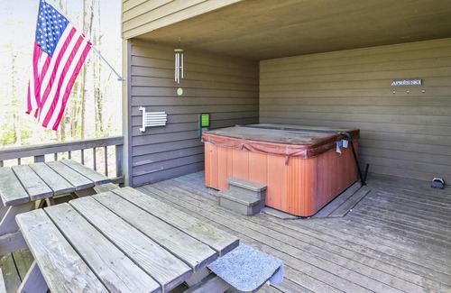 Northface Casa | Perfect location for a Canaan Valley vacation! "Apres" Ski has it all!