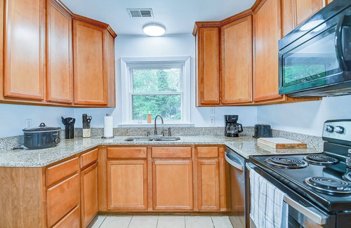 Northeast Virginia Beach Casa | Perfect location - Close to the Ocean and Bay in Virginia Beach