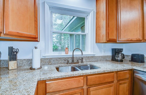 Northeast Virginia Beach Casa | Perfect location - Close to the Ocean and Bay in Virginia Beach