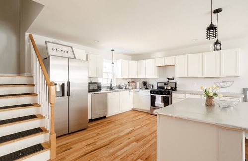 Middletown Casa | Perfect Location w/ everything in a comfort single room
