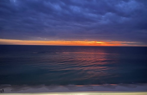 Miramar Beach Condominio | Directo a la playa! Condominio en el 8vo piso con una increíble vista al mar frente al mar!