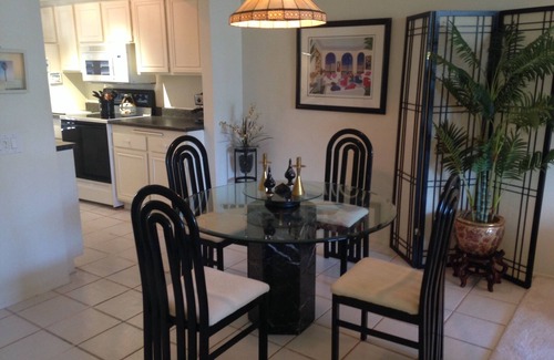 Sunrise Vista Chino Condominio | Perfecto Palm Springs Retreat! Gran ubicación - barrio Sunrise Vista Chino