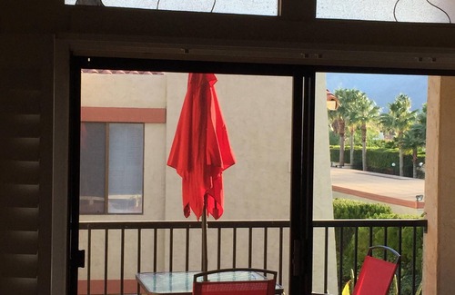 Sunrise Vista Chino Condominio | Perfecto Palm Springs Retreat! Gran ubicación - barrio Sunrise Vista Chino