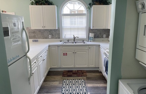 Central Myrtle Beach Condominio | Perfect Pet Friendly 2 Bedroom Condo in the Heart of Myrtle Beach!