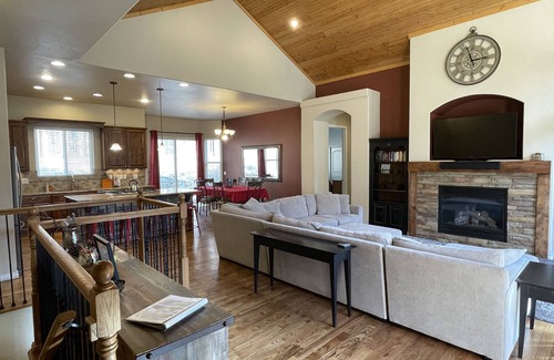 Cascade Casa | Perfect Pike's peak basecamp location & spacious luxury for active family/group