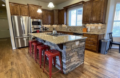 Cascade Casa | Perfect Pike's peak basecamp location & spacious luxury for active family/group