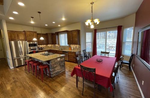 Cascade Casa | Perfect Pike's peak basecamp location & spacious luxury for active family/group