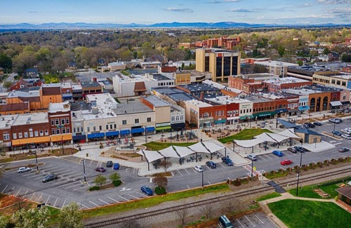 Hickory Apartamento | Perfect Private Deluxe Suite in Downtown Hickory!