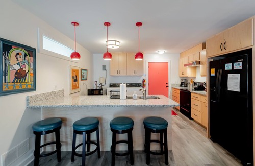 Folly Beach Apartamento | NUEVO listado de vacaciones Folly, Perfect Purple Palace Apt A