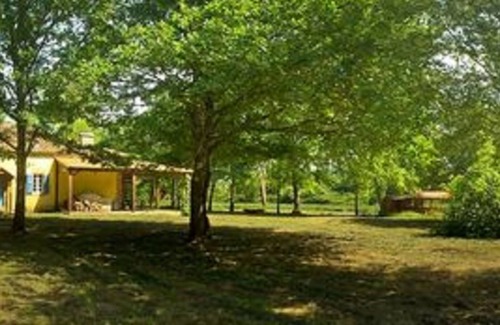 Borderes-et-Lamensans Casa | Lugar perfecto para unas vacaciones en familia o con amigos con río privado y piscina.