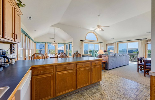 Palisade Acres Casa | Perfect semi-oceanfront Getaway with Full Kitchen, WIFI, and A/C | Dog-friendly