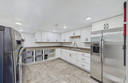 Sioux Falls Casa | Perfect Stay for Big Groups and Bigger Memories - Theatre,Huge Yard,Sport Court