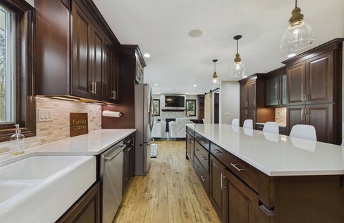 Sioux Falls Casa | Perfect Stay for Big Groups and Bigger Memories - Theatre,Huge Yard,Sport Court