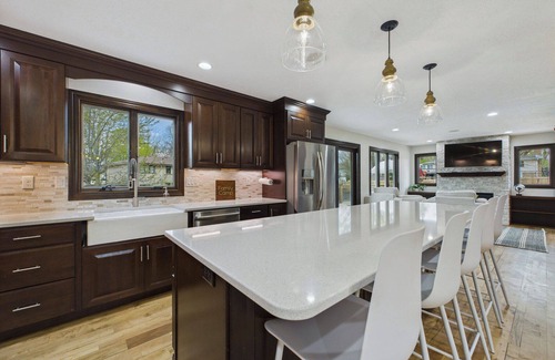 Sioux Falls Casa | Perfect Stay for Big Groups and Bigger Memories - Theatre,Huge Yard,Sport Court