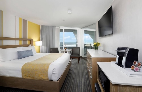 Mission Beach Hotel | Perfect Stay in San Diego! Beach Access, Parking, Water Activities Onsite!