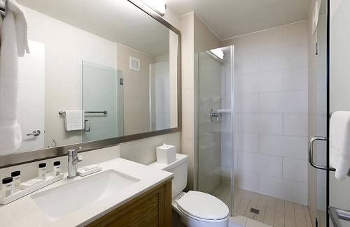 Mission Beach Hotel | Perfect Stay in San Diego! Beach Access, Parking, Water Activities Onsite!