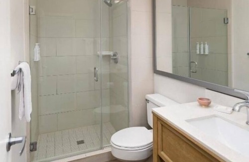 Mission Beach Hotel | Perfect Stay in San Diego! Beach Access, Parking, Water Activities Onsite!