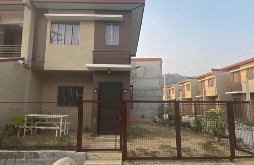 Subic Casa | Perfect Staycation for Family and Friends, near the Beach and Islands.