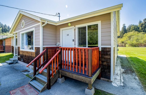 Orick Apartamento | Perfect Studio Suite Near Beach & Redwoods w/ Kitchenette, Private W/D, & WiFi!