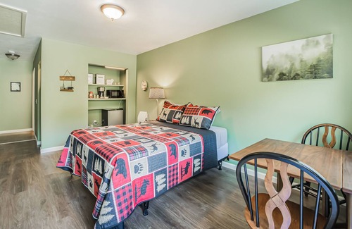 Orick Apartamento | Perfect Studio Suite Near Beach & Redwoods w/ Kitchenette, Private W/D, & WiFi!