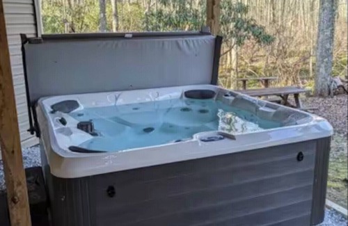 Gouldsboro Casa | Perfect Summer Getaway - Hot Tub, Pool, Kayaks, A/C in Big Bass Lake Resort!