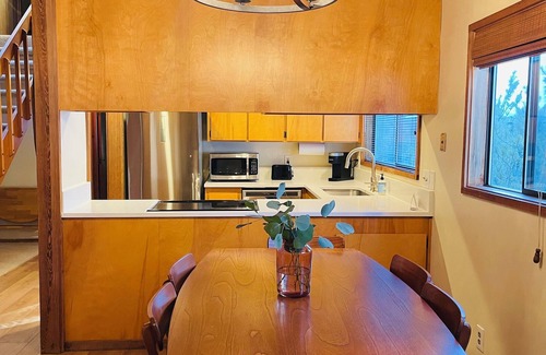 Sunriver Casa | Perfect Sunriver getaway! 2 bed, 2 bath near Village.
