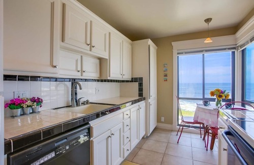 Lincoln Acres Condominio | Perfect Sunsets... 2 Bedroom - 2 Bath condo with unobstructed views of the ocean