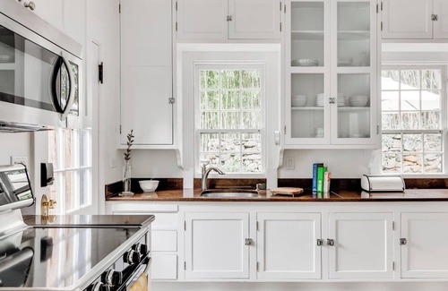 Jefferson Park Avenue Casa | Historic Boone-White House : Incredible location