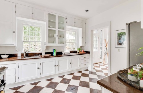 Jefferson Park Avenue Casa | Historic Boone-White House : Incredible location