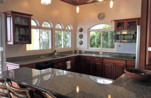 Ballena Casa | Perfect viewing of migrating Pacific whales, from the hills above Ojochal