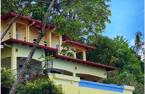 Ballena Casa | Perfect viewing of migrating Pacific whales, from the hills above Ojochal