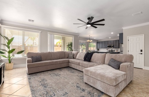 East Mesa Casa | Perfect winter getaway home {Heated POOL, SPA, BBQ, PUTTING GREEN}