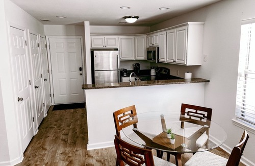 Pawleys Island Condominio | Nuevo listado, anfitriones experimentados! Completamente renovado, hermoso condominio en el segundo piso.