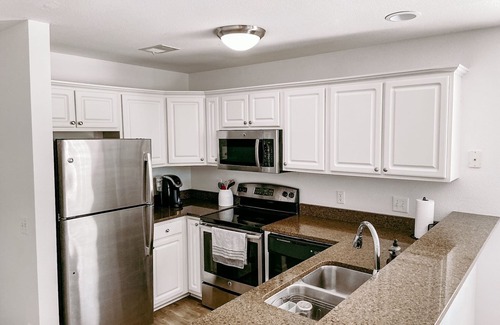 Pawleys Island Condominio | Nuevo listado, anfitriones experimentados! Completamente renovado, hermoso condominio en el segundo piso.