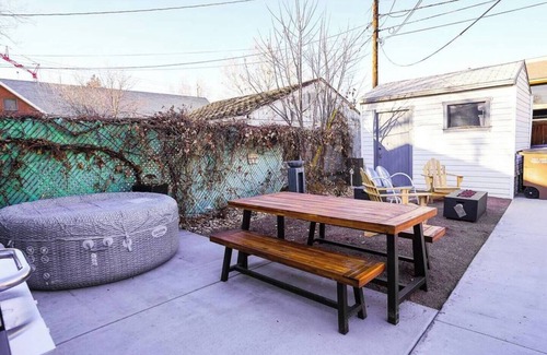 Central City Apartamento | Perfectly Darling Downstairs Studio with Amenities