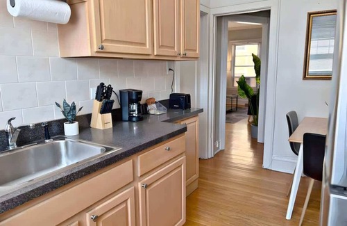 South Evanston Apartamento | Perfectly Located 1-Bedroom Unit
