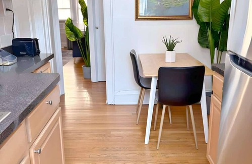South Evanston Apartamento | Perfectly Located 1-Bedroom Unit